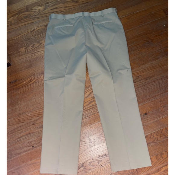 Roundtree and Yorke khaki pants. Waist 38 length 30 - Picture 2 of 5